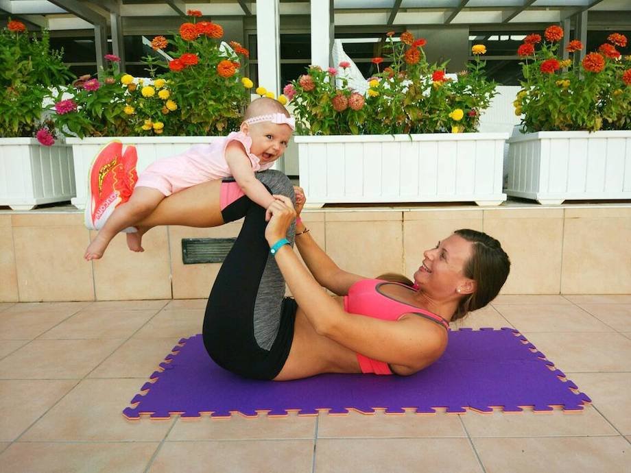 Упражнения с ребёнком на руках для похудения и поддержания формы, что такое тренировка fitness-baby