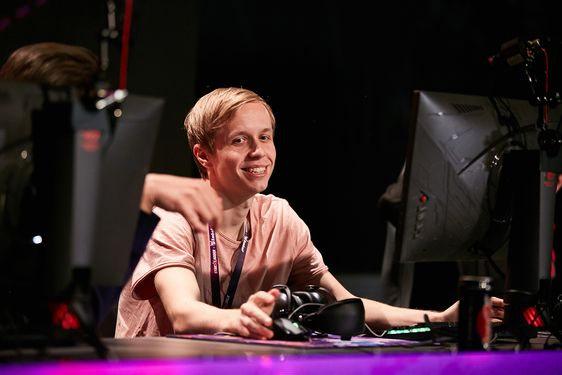 VANSKOR выступал на про-сцене Dota 2 более 10 лет