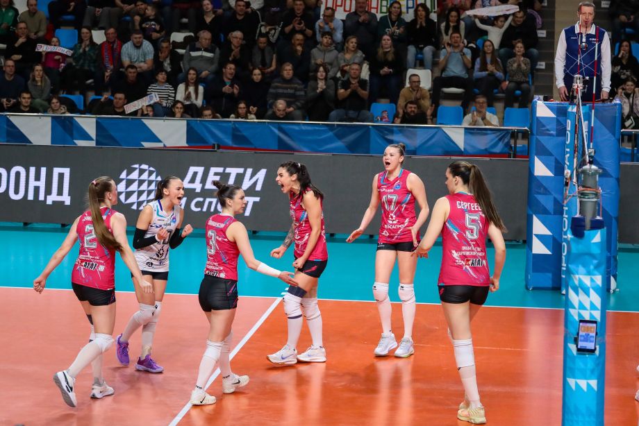 Волейболистки «Протона»