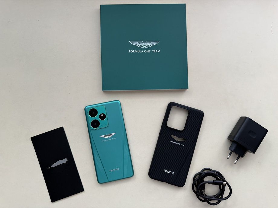 Комплект поставки Realme GT 7 Dream Edition Комплект поставки Realme GT 7 Dream Edition