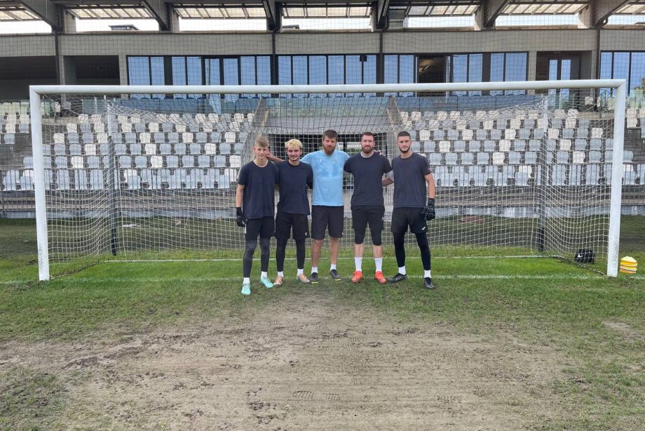 Борис Якубовский (в центре)