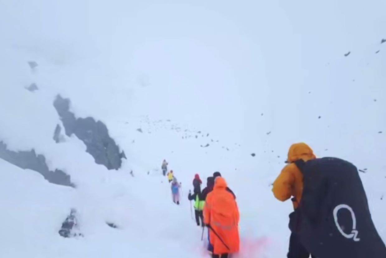 Туристы на Эвересте 