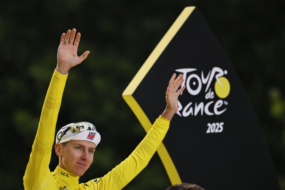 Porno filmda yosh yigit bilan onam va qizi