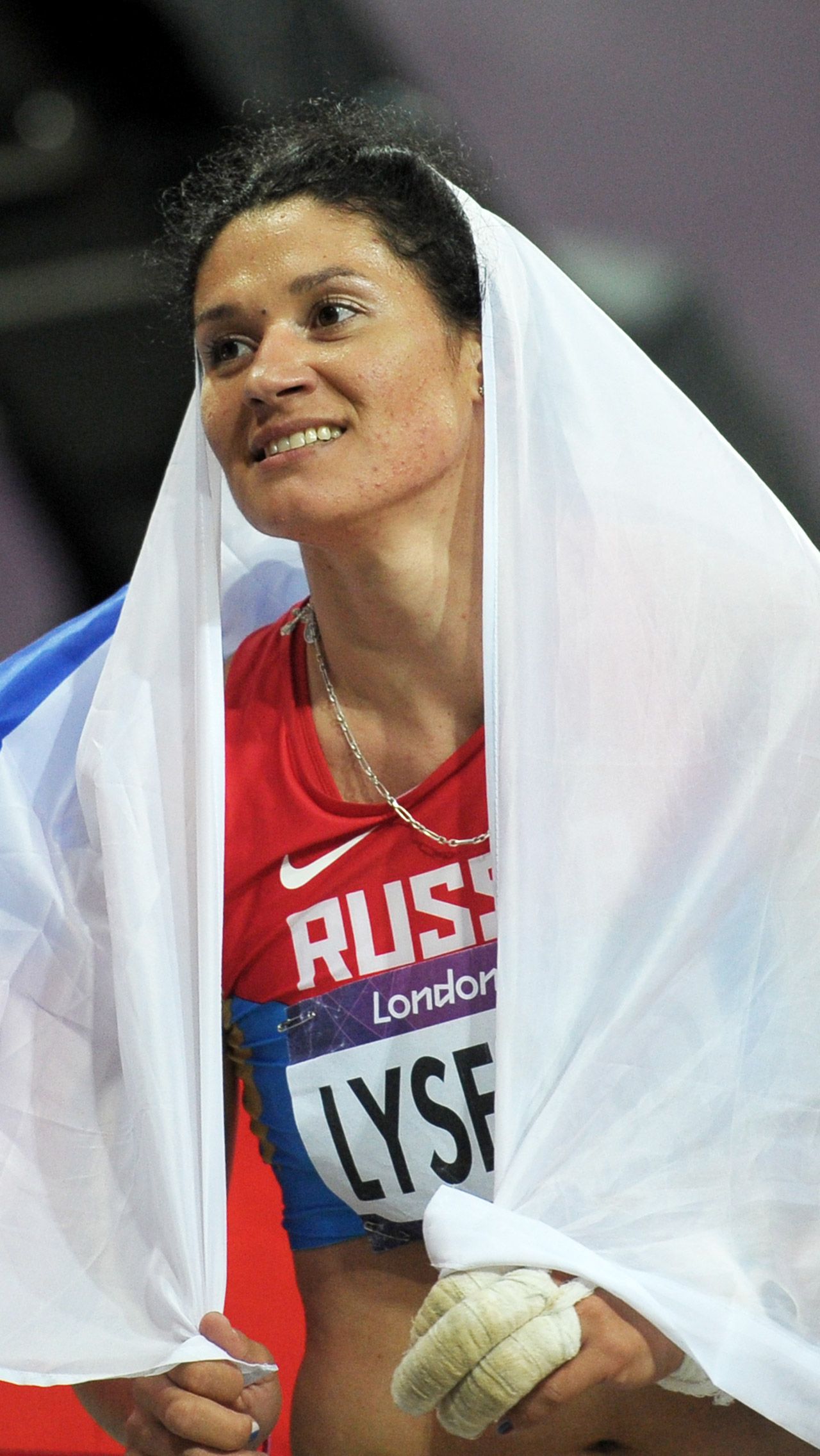 Ранее из-за допинга золотых медалей Олимпиады-2012 лишились Юлия Зарипова, выигравшая в беге на 3000 метров, и Татьяна Лысенко, выступавшая в метании молота.<br/>
