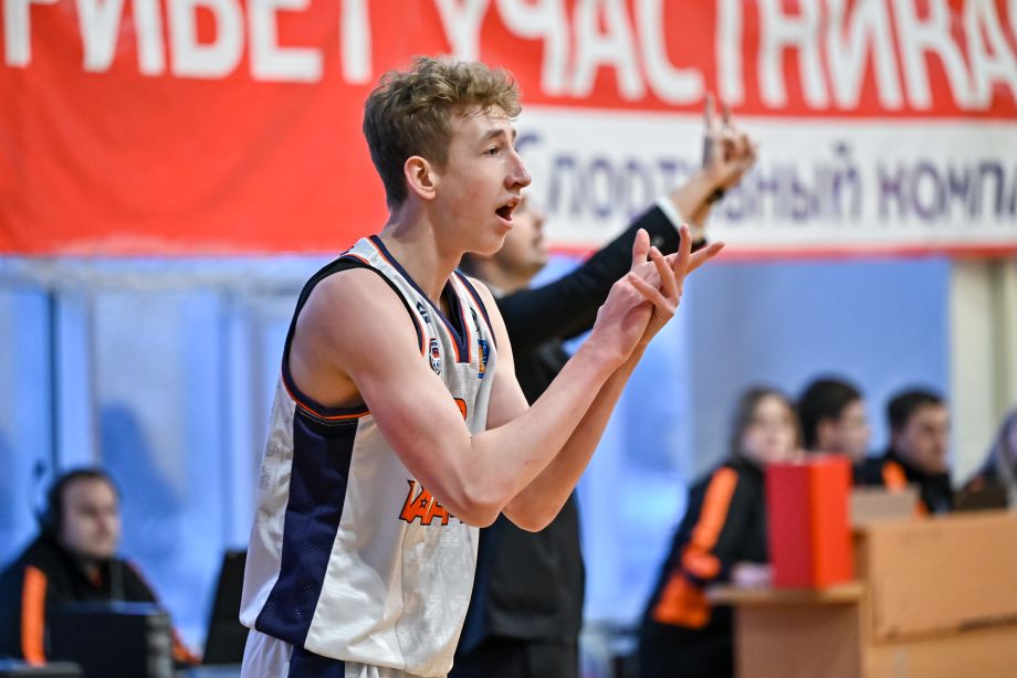 Лев Свинин