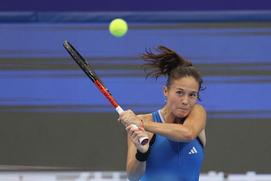 Daria Kasatkina speelt de halve finale met Beatriz Haddad-Maya tijdens de WTA Small Finals in Zhuhai in 2023