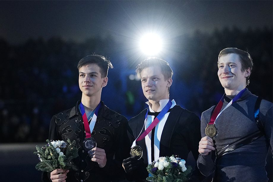 Пётр Гуменник, Евгений Семененко и Александр Самарин на пьедестале чемпионата России — 2023