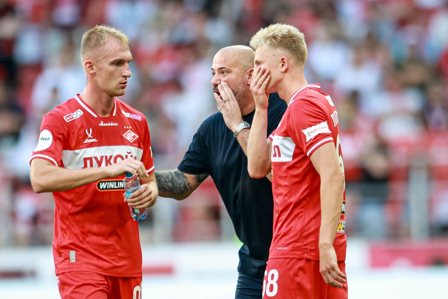 Деян Станкович с игроками «Спартака»