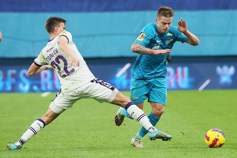 Данил Круговой (справа)