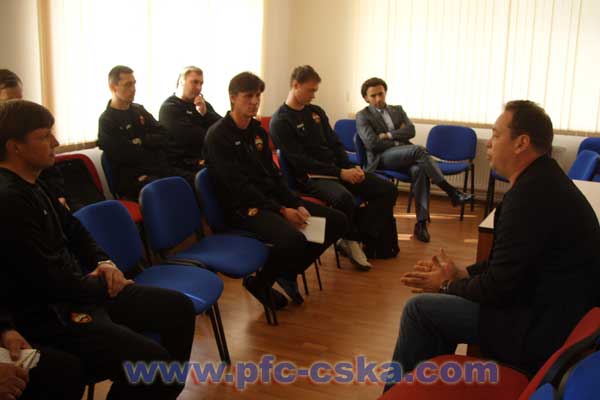 Слуцкий и Бабаев встретились с тренерами ДЮСШ Слуцкий и Бабаев встретились с тренерами ДЮСШ