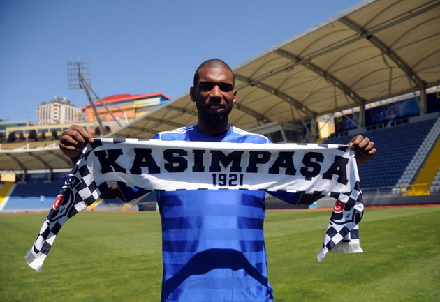 http://img.championat.com/i/news/06/97/1371840697_b_babel-oficialno-predstavlen-v-kachestve-igroka-kasympashi.jpg