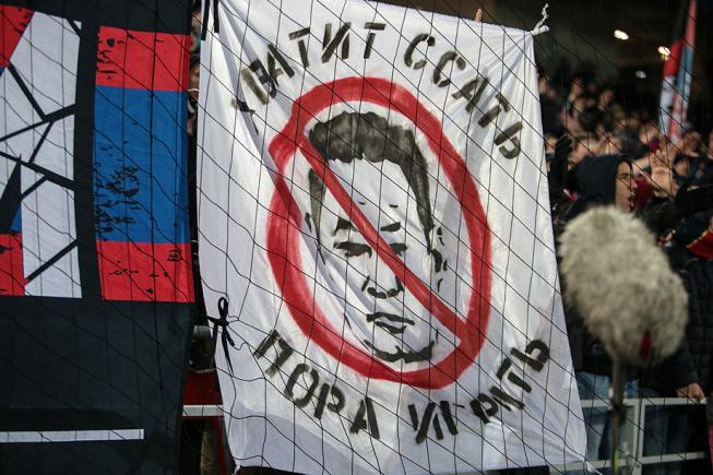 ЦСКА оштрафован на 25 тыс. рублей за баннер болельщиков в адрес Слуцкого ЦСКА оштрафован на 25 тыс. рублей за баннер болельщиков в адрес Слуцкого