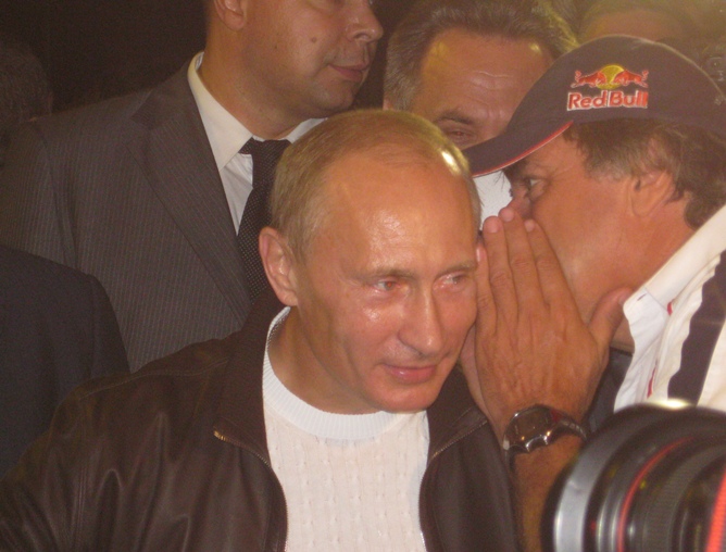 Владимир Путин и Карлос Сайнс Владимир Путин и Карлос Сайнс