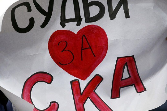 «Динамо» оштрафовано на 800 000 руб. за поведение болельщиков в 3-м матче со СКА «Динамо» оштрафовано на 800 000 руб. за поведение болельщиков в 3-м матче со СКА