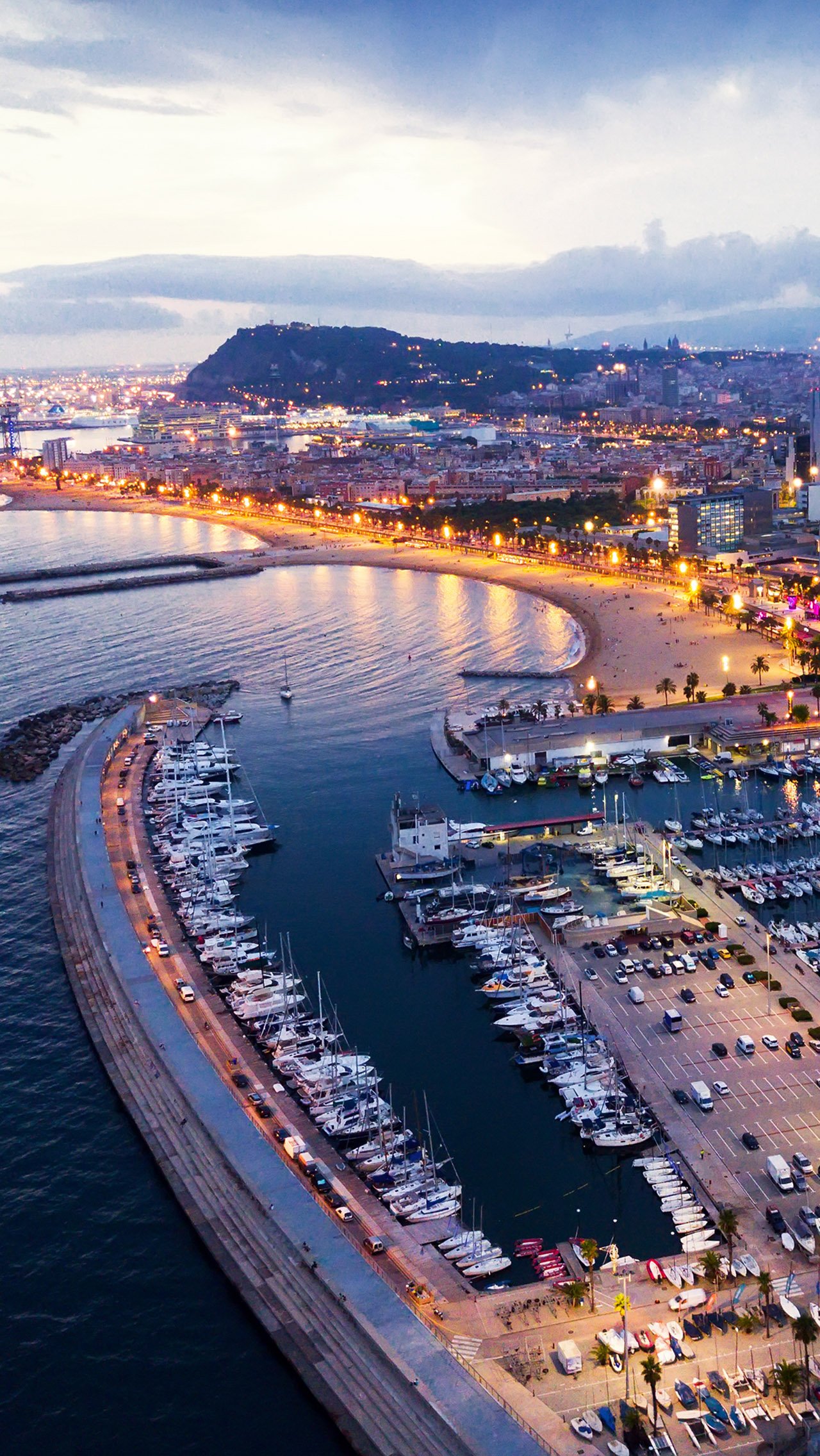 Отель расположен недалеко от пляжа и набережной Ситжеса, в 40 км от Барселоны.