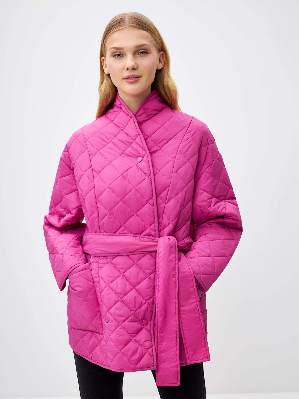 Розовая кожаная куртка — с чем носить, фото