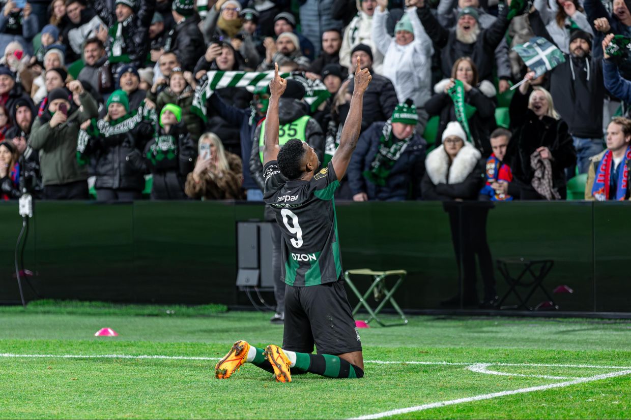 Джон Кордоба празднует гол в матче с ЦСКА