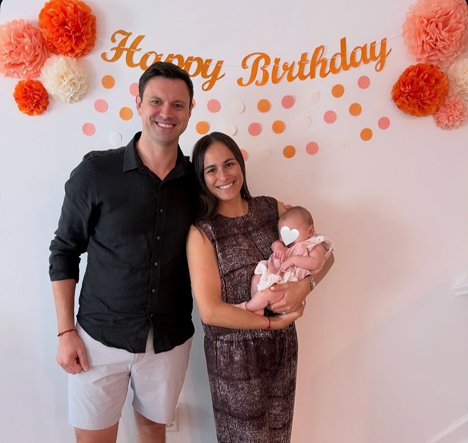 Моника Пуиг с мужем и ребёнком