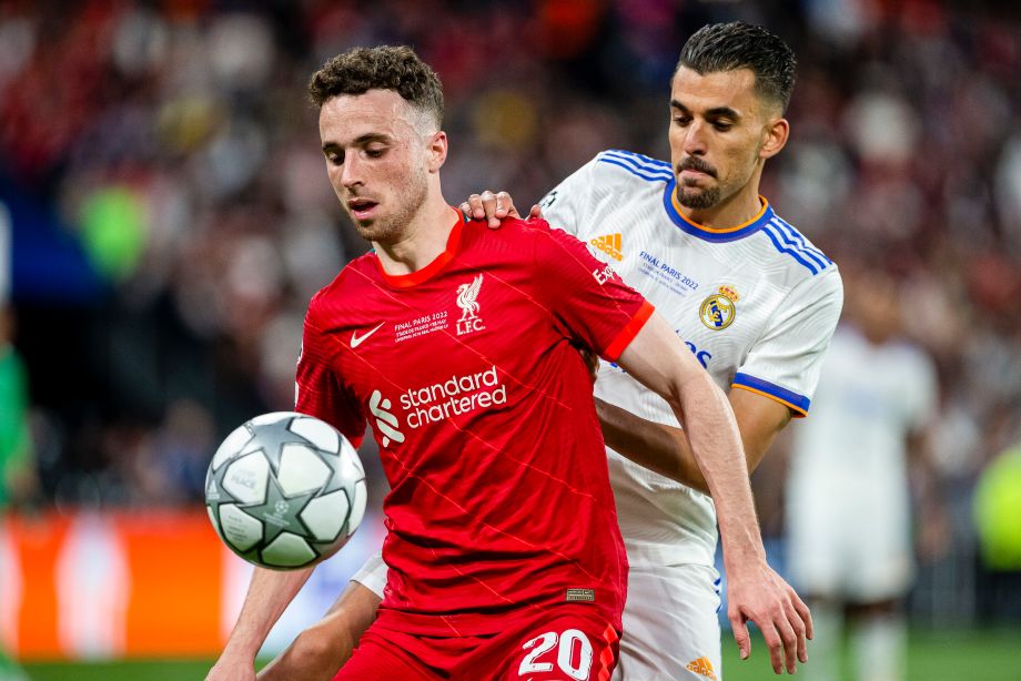 Диогу Жота и Даниель Себальос в финальном матче Лиги чемпионов 28 мая 2022 года