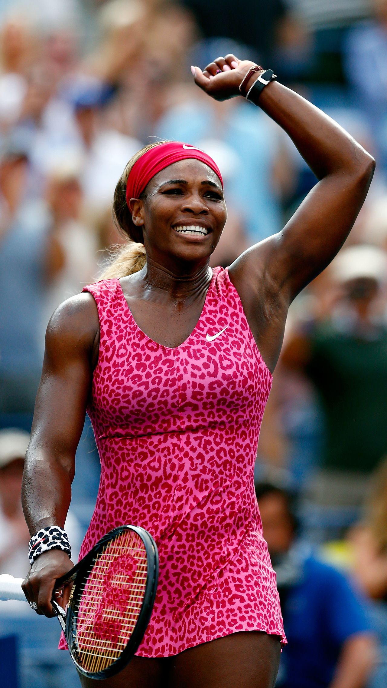 А вот леопардовый принт на розовом платье хорошо играть в теннис не мешает: в таком платье Серена играла на US Open в 2014-м и взяла титул.