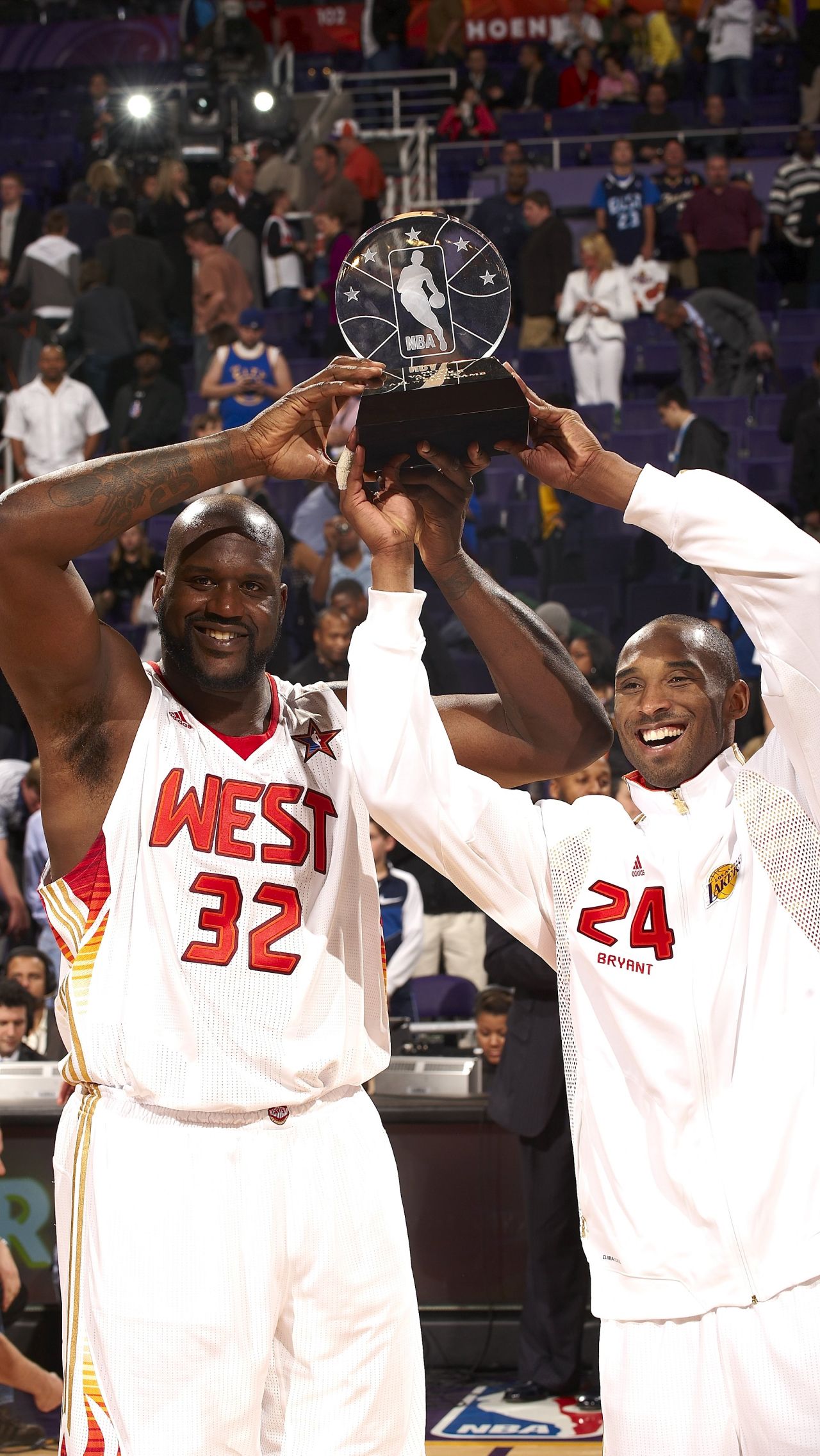 Ровно 15 лет назад Шакил О'Нил и Коби Брайант, в то время выступавшие за «Финикс Санз» и «Лос-Анджелес Лейкерс» соответственно, были признаны лучшими игроками Матча всех звёзд НБА — 2009.