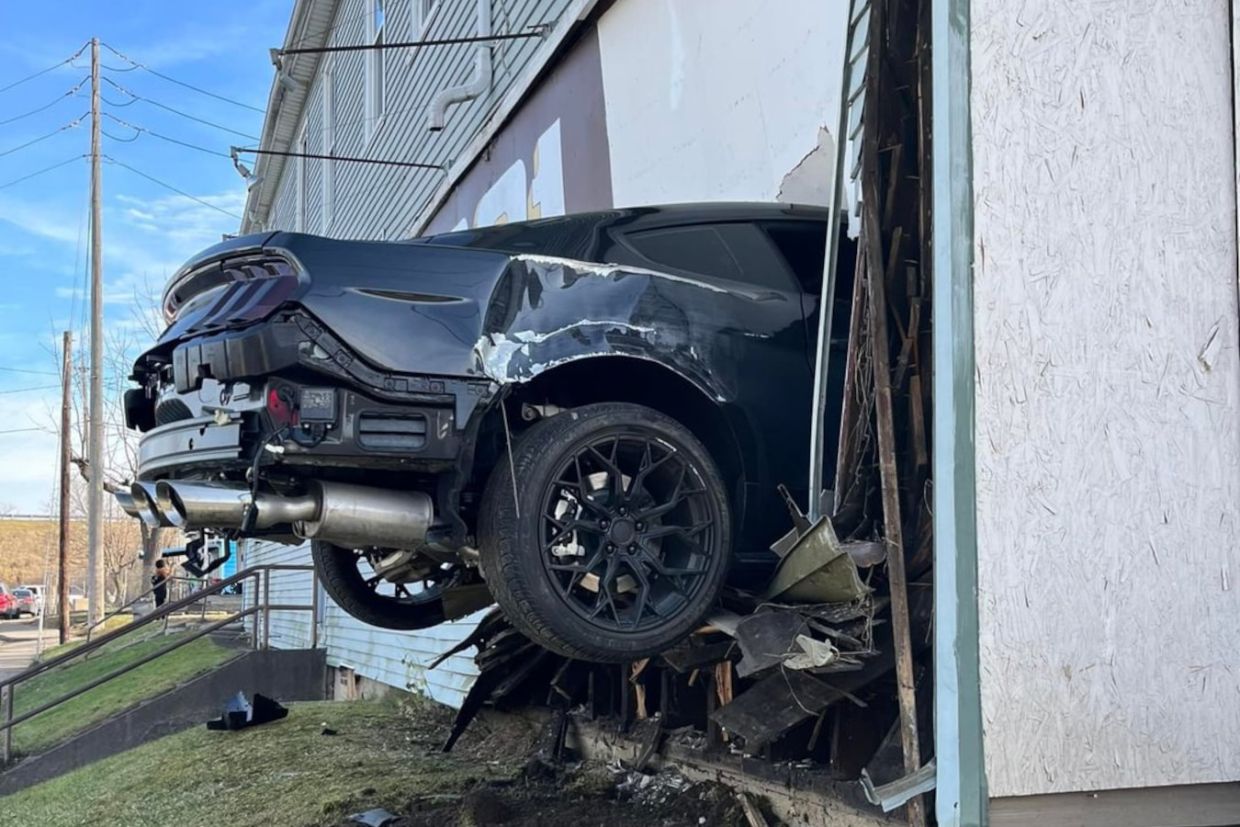 В Индианаполисе Ford Mustang влетел в дом. Это произошло на улице Шелби -  Чемпионат