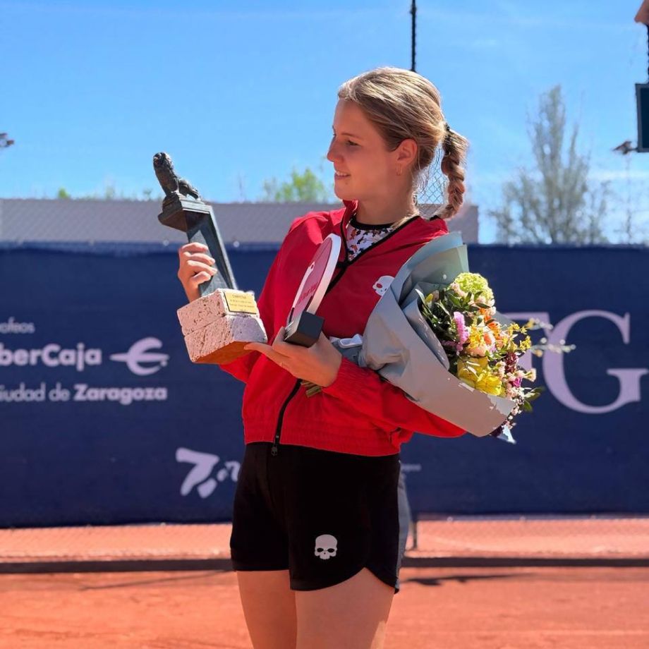 Анастасия Захарова с титулом в Сарагосе