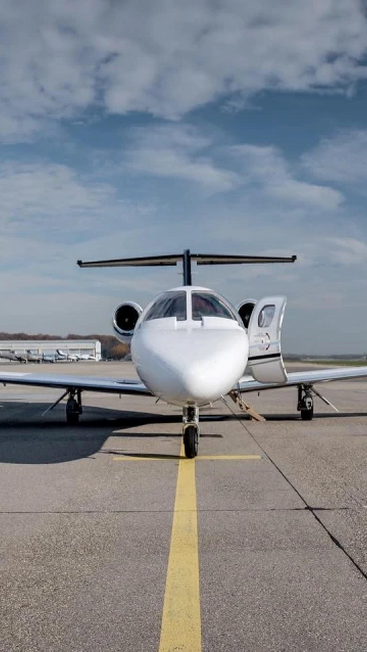 В распоряжении Надаля также есть собственный самолёт Cessna Citation CJ2+ стоимостью $ 6,7 млн. Обслуживание обходится в $ 300 тыс. в год. Cessna Citation CJ2+ вмещает 8 пассажиров.
