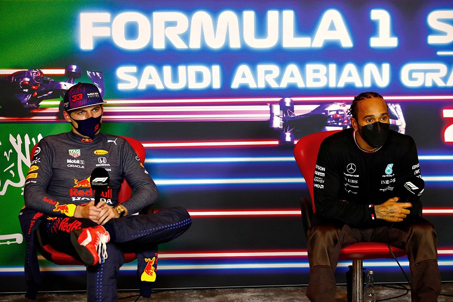 Ферстаппен и Хэмилтон после финиша Гран-при Саудовской Аравии