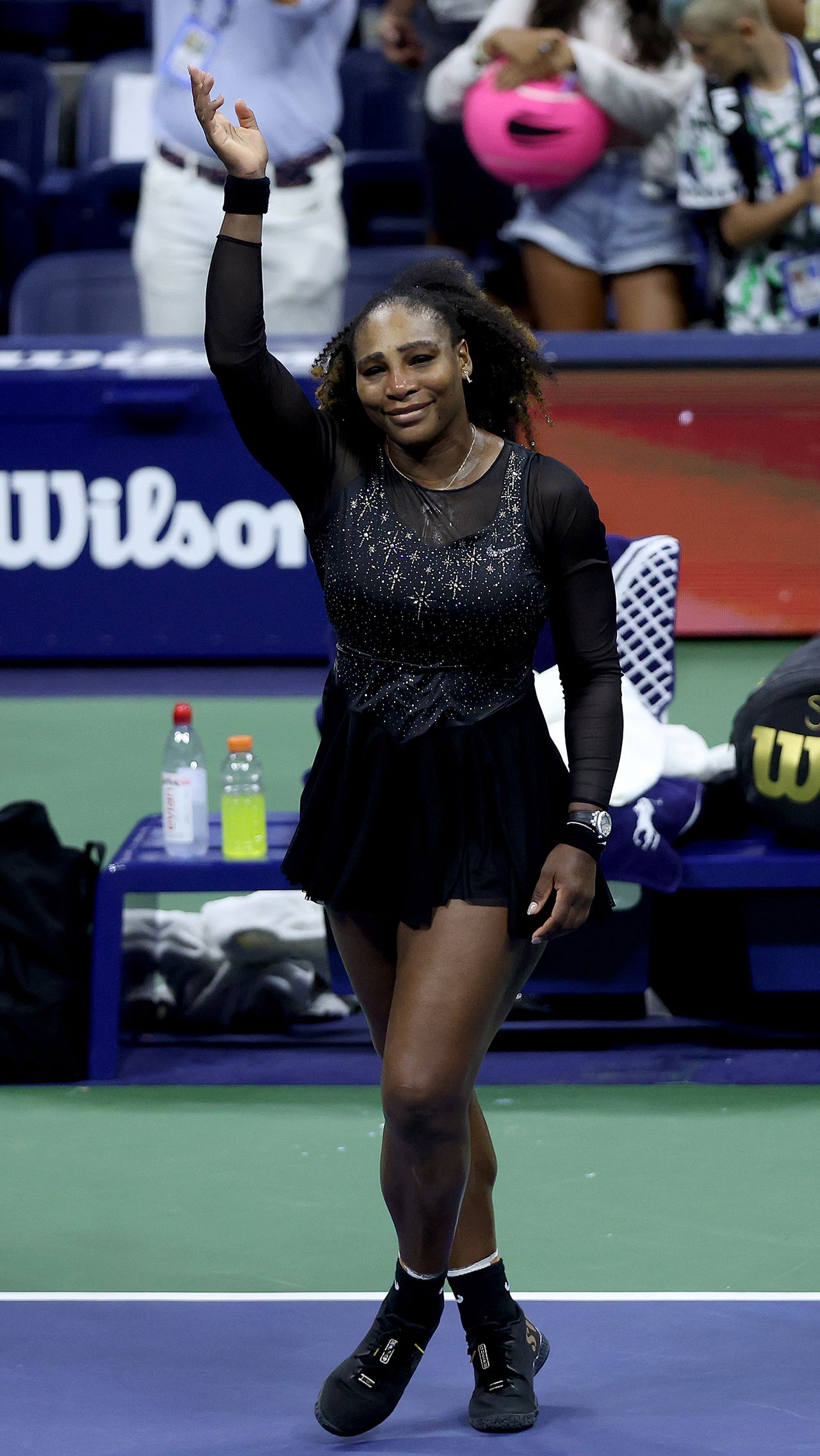На прощальный US Open Серена Уильямс надела свой лучший наряд — чёрный костюм, украшенный несколькими сотнями бриллиантов. Она по-настоящему блистала.