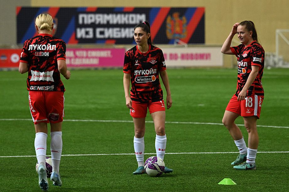 Лина Якупова с Яной Свистуновой на тренировке «Спартака»