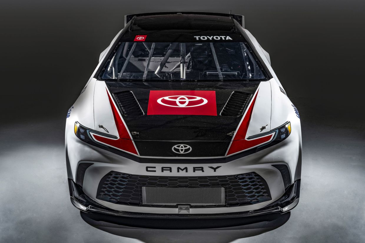 Toyota представила новую Camry для гонок NASCAR Cup Series - Чемпионат