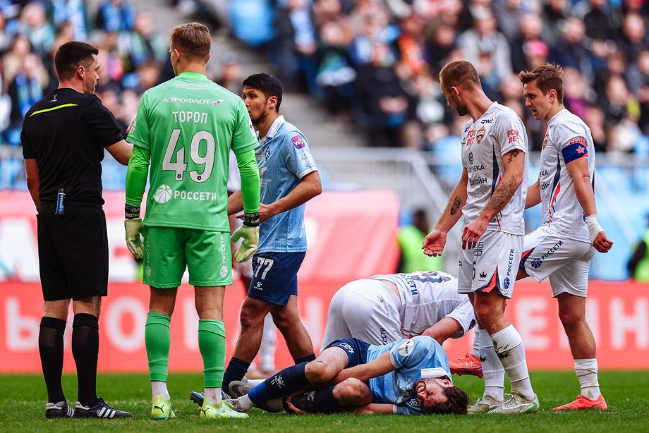 Павел Шадыханов (слева)