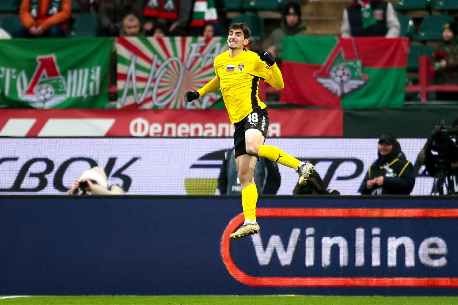 Зелимхан Бакаев «висит» на карточках