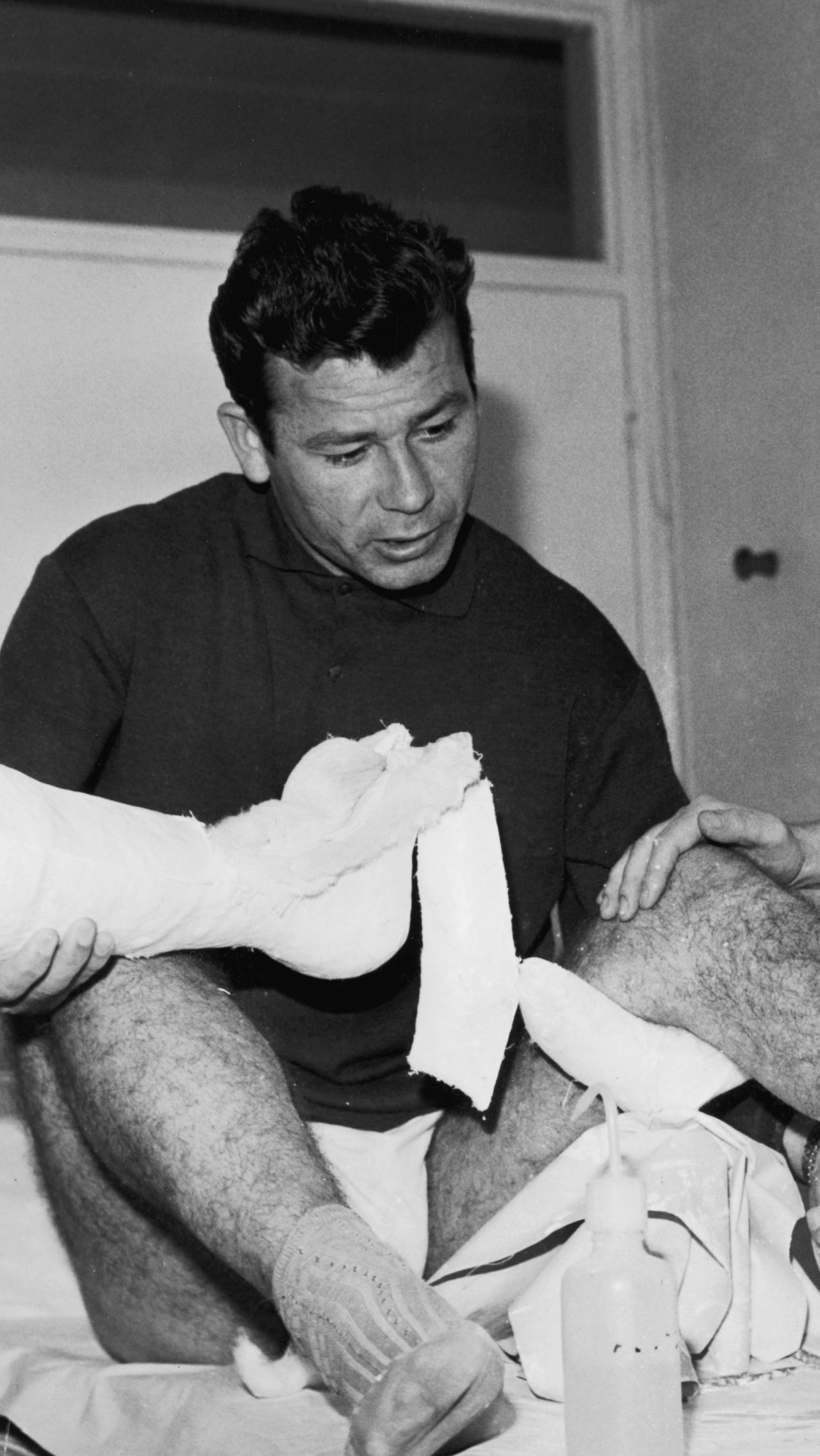 В 1962 году форвард был вынужден повесить бутсы на гвоздь из-за череды неприятных травм. В период с 1960 по 1961 год Фонтен получил два перелома левой ноги — продолжать не было смысла.