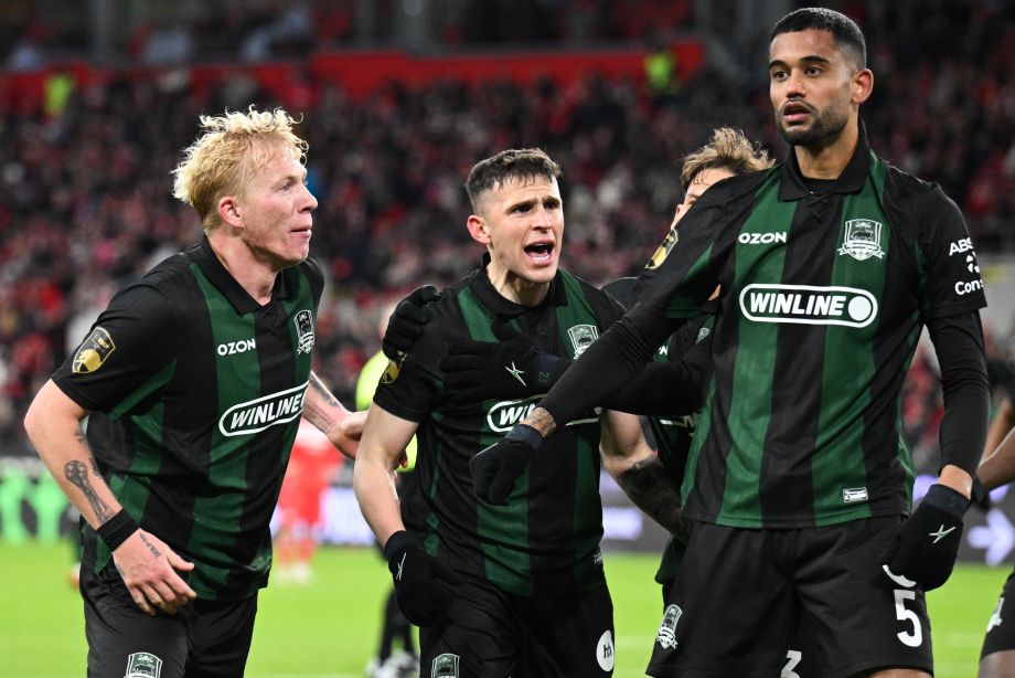 Жубал (справа)