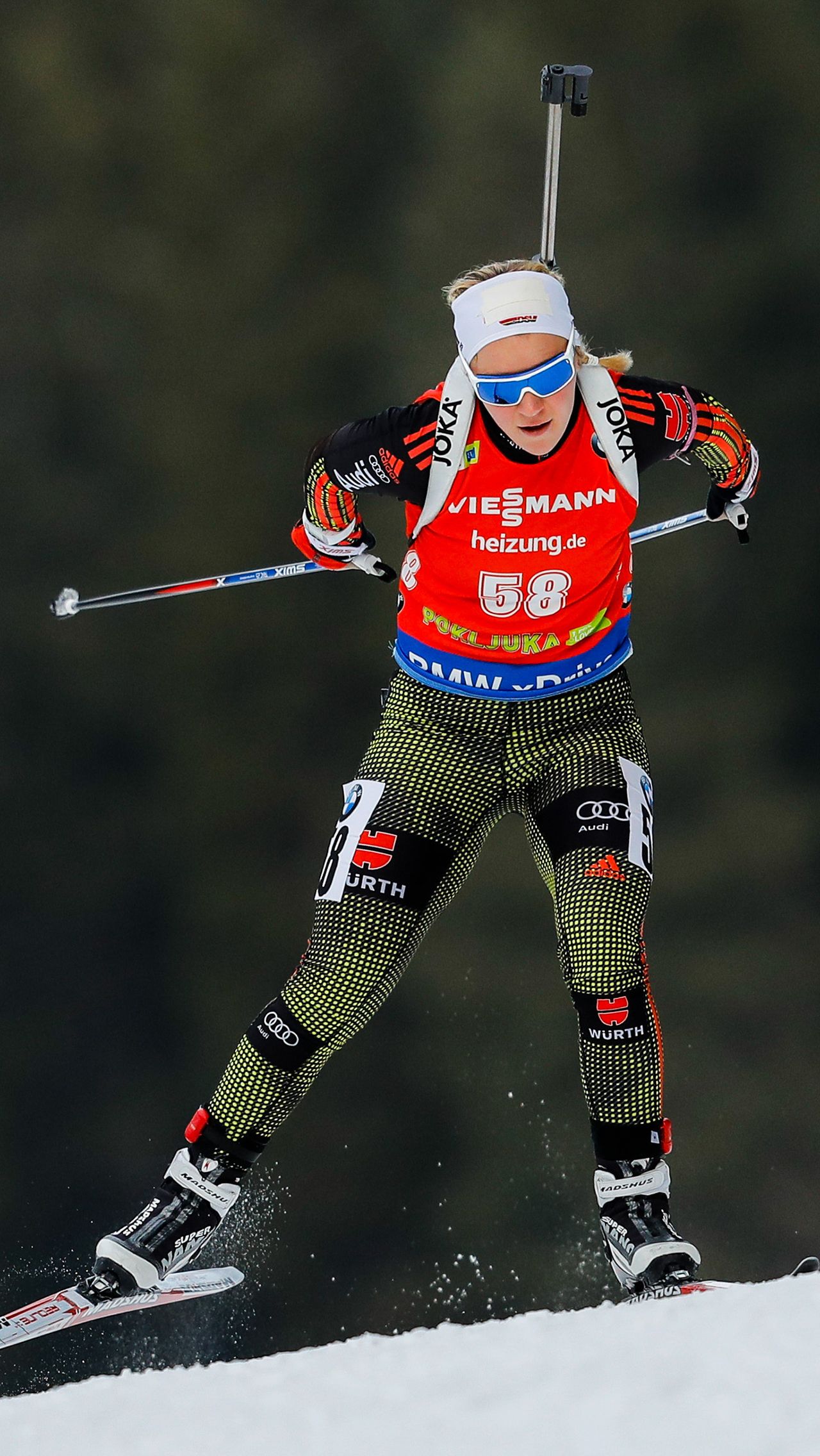 В двух видах спорта проявила себя немка Мириам Гёсснер. Она выиграла юниорский ЧМ по биатлону, перешла в лыжи, где выиграла медаль Олимпиады, после чего вернулась в биатлон и стала чемпионкой мира.