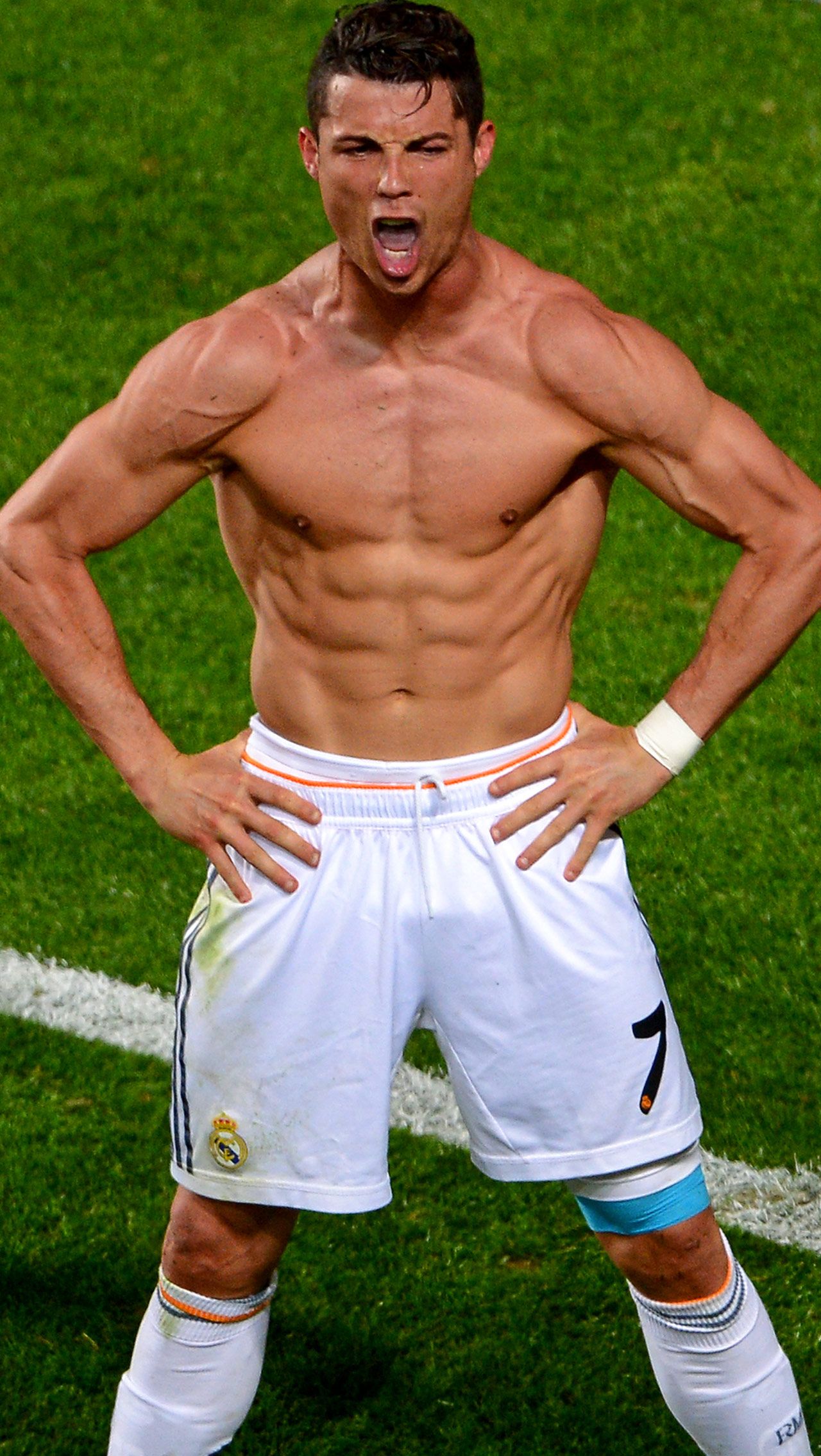 Уникальные анатомические качества Криштиану Роналду подчеркивают его способность управлять мячом и доминировать на футбольном поле.