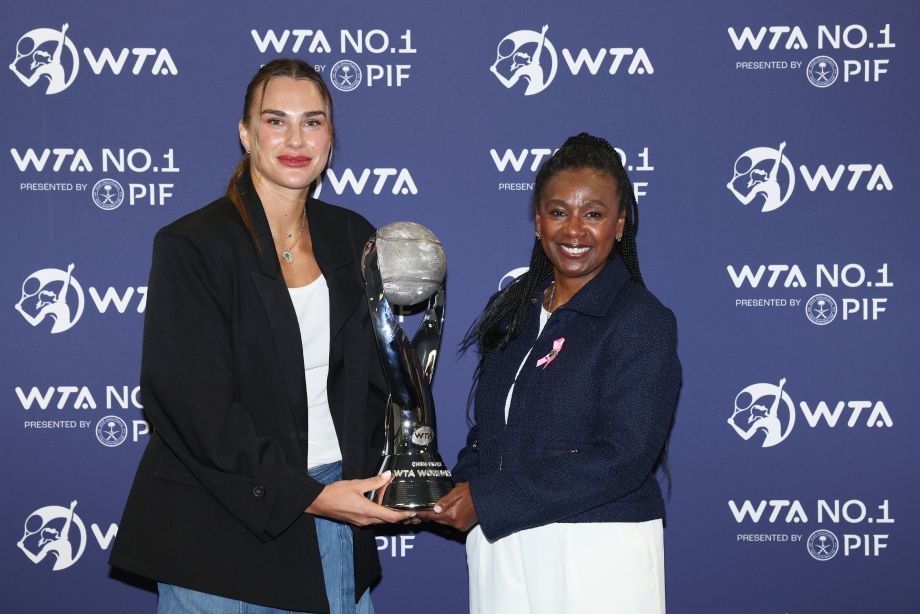 Арина Соболенко получила награду лучшей теннисистке года от WTA