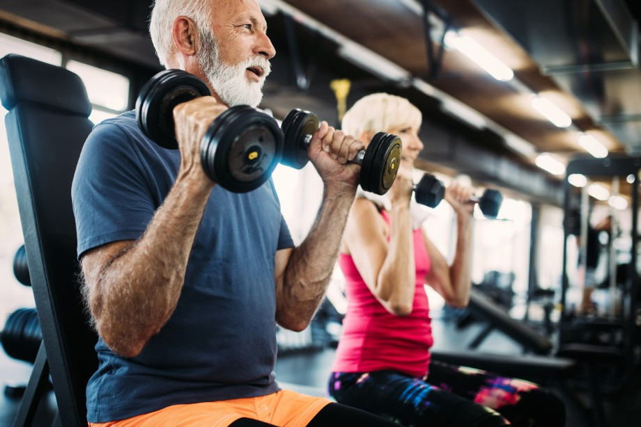 Как тренироваться пожилым, какие упражнения не стоит делать в возрасте, советы тренера