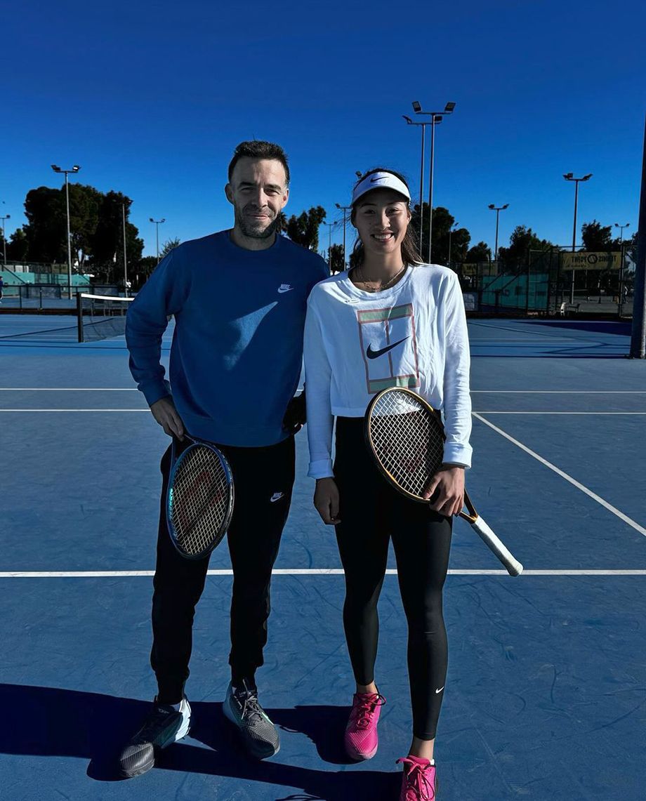 Теннисистка Чжэн Циньвэнь возобновила работу с тренером Пере Рибой, которого увела у чемпионки US Open Кори Гауфф