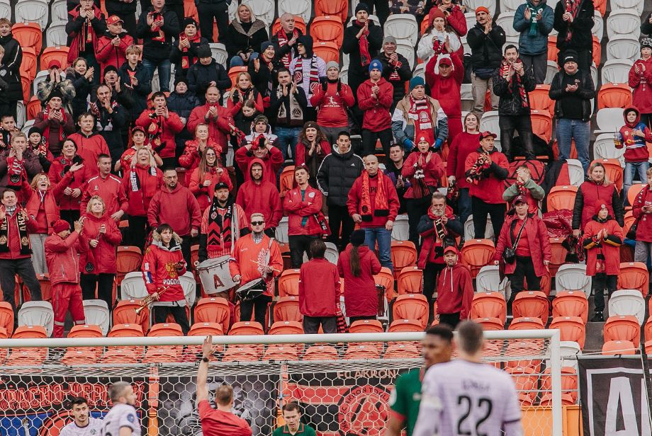 Артём Дзюба и болельщики «Акрона»