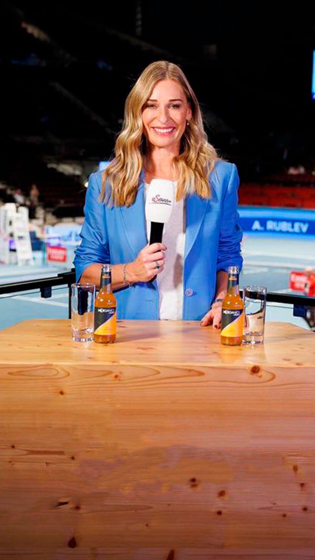 Тем не менее Барбара по-прежнему сияет на ТВ. Изящная блондинка радует поклонников качественной аналитикой в эфирах Eurosport.