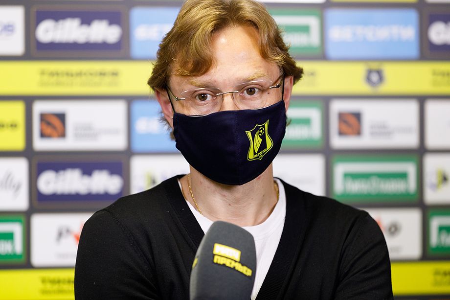 Валерий Карпин
