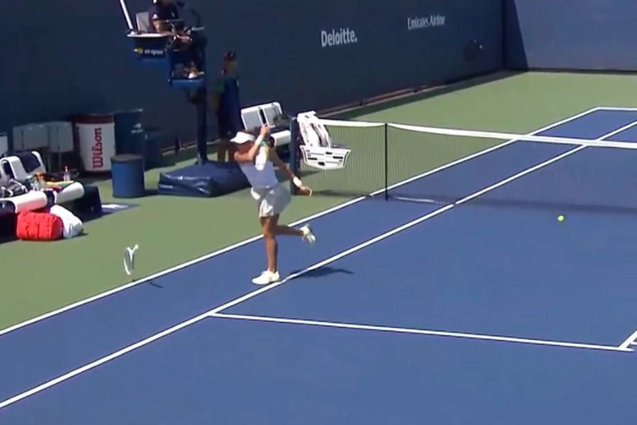 Эрика Андреева швырнула ракетку на корт на US Open — 2024