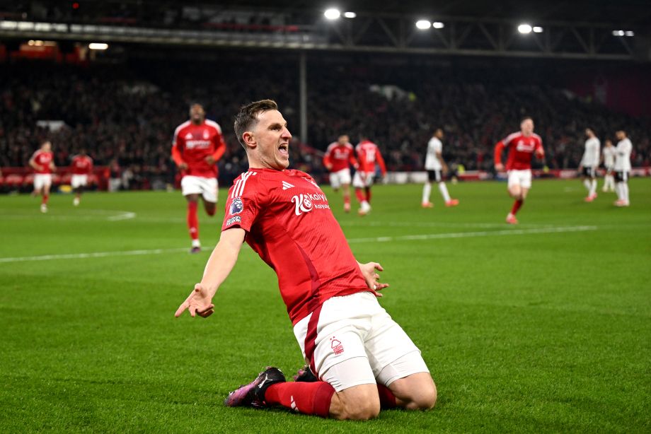 Вуд празднует гол «Ливерпулю»