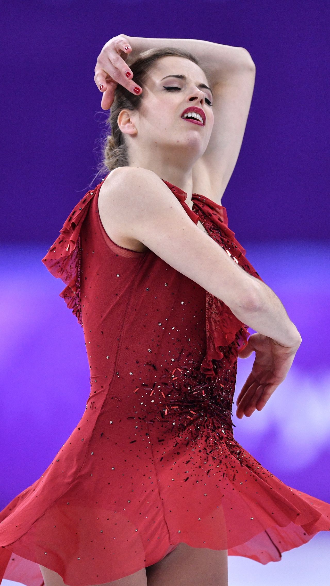 Настоящий восторг у болельщиков вызвало красное платье Каролины от Кавалли для короткой программы олимпийского сезона-2018.