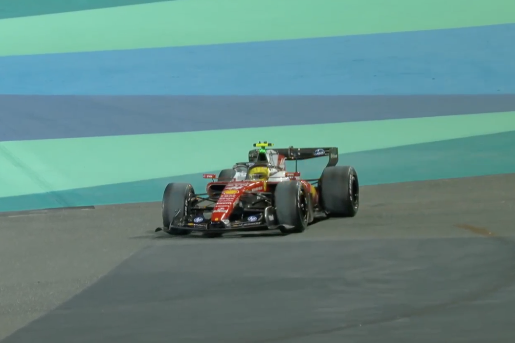 Хэмилтон остановился на обочине