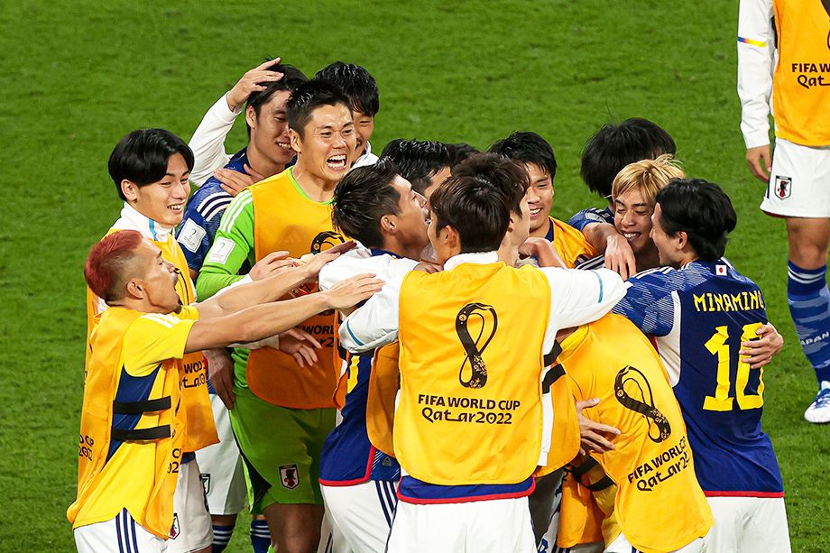 Футболисты сборной Японии после матча с Германией