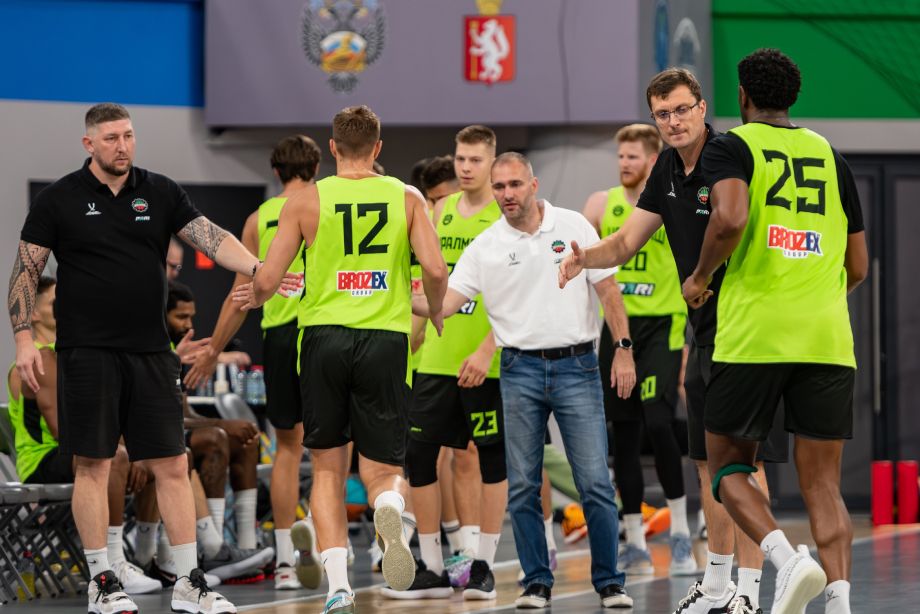 Игроки и тренеры БК «Уралмаш»